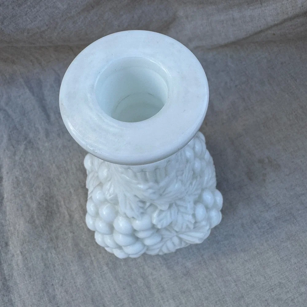 Vintage Westmoreland Milk Glass Bud Vase White Grapes Harvest Beaded 8